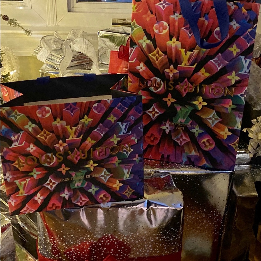 Louis Vuitton Holiday Shopping bags & boxes 🎁
